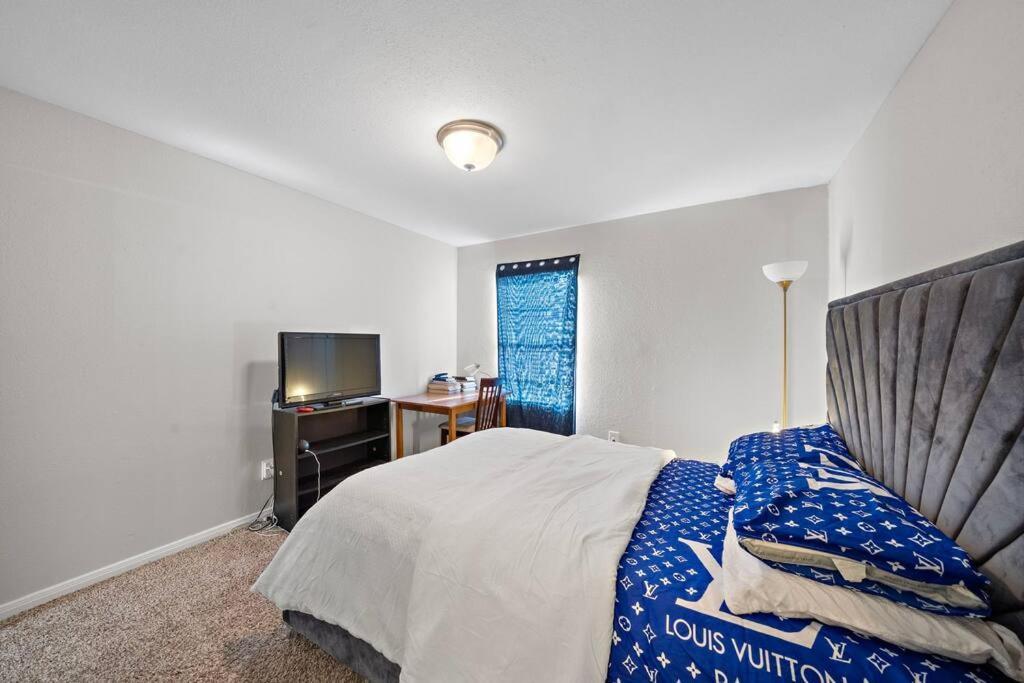 Cozy, Dedicated Workspace, Fast Wi-fi Appartement *